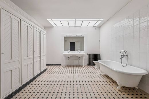 Detached House in La Muette, Auteuil, Porte Dauphine, Paris