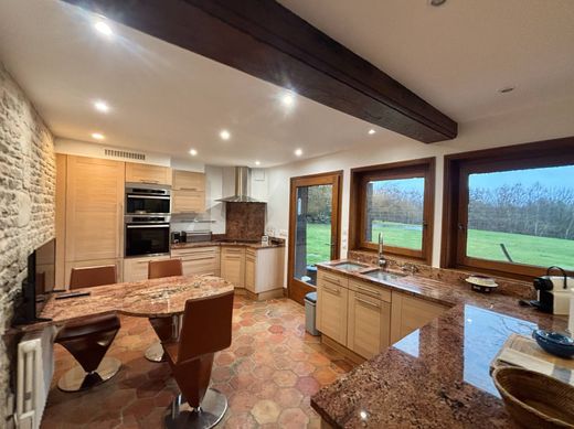Detached House in Saint-Gatien-des-Bois, Calvados