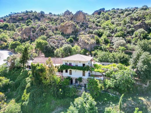 Luxury home in Vélez de Benaudalla, Granada