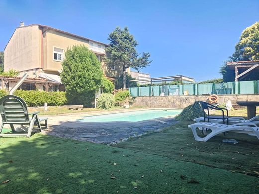 Hotel for sale in Brion