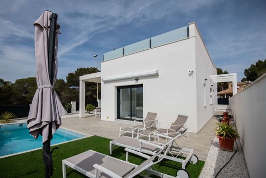Villa in Pilar de la Horadada, Alicante