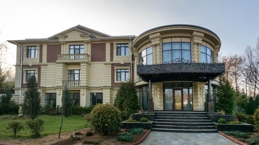 Villa in Podushkino, Moscow Oblast