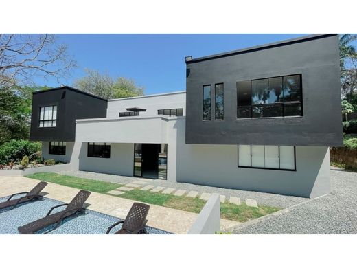 ﻣﻨﺰﻝ ﺭﻳﻔﻲ/ ﺑﻴﺖ ﻤﺰﺭﻋﺔ ﻓﻲ Santa Fe de Antioquia, Santafé de Antioquia