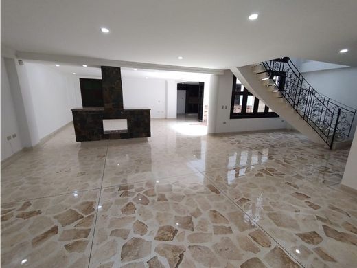 Maison de luxe à Sabaneta, La Estrella