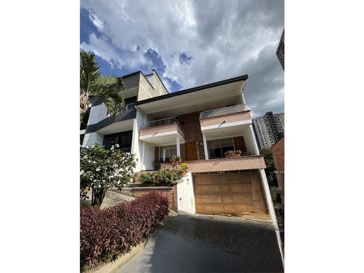 호화 저택 / Sabaneta, La Estrella