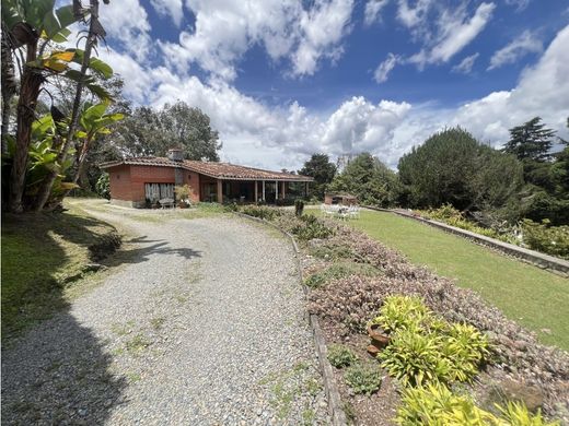 컨트리하우스 / Envigado, Departamento de Antioquia