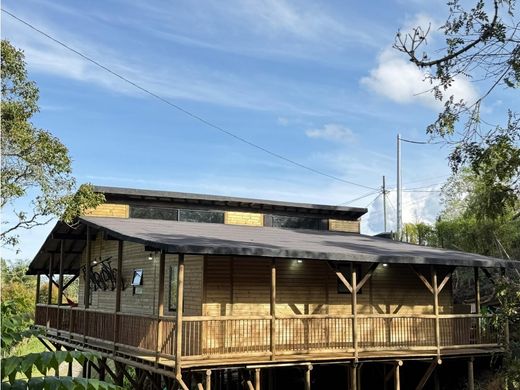 منزل ﻓﻲ Envigado, Departamento de Antioquia