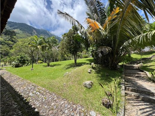 Quinta rústica - Medellín, Departamento de Antioquia