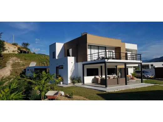 ﻣﻨﺰﻝ ﺭﻳﻔﻲ/ ﺑﻴﺖ ﻤﺰﺭﻋﺔ ﻓﻲ Sopetrán, Liborina