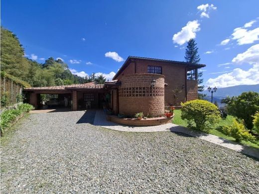 منزل ريفي ﻓﻲ Envigado, Departamento de Antioquia