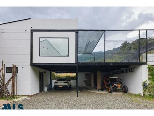 منزل ﻓﻲ Bello, Departamento de Antioquia