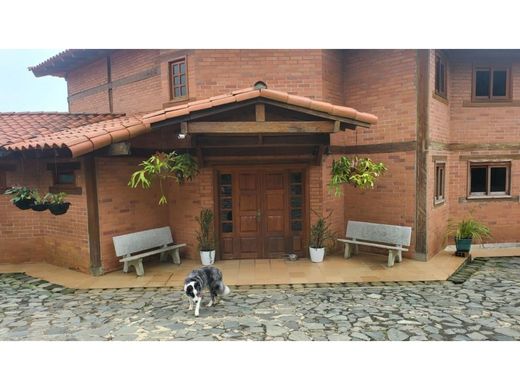 Köy evi Cali, Departamento del Valle del Cauca