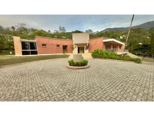 Casa de campo en Medellín, Departamento de Antioquia
