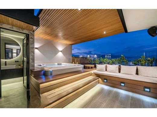 بنتهاوس ﻓﻲ ميديلين, Medellín