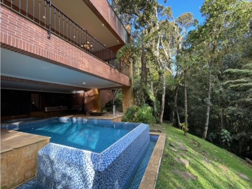 منزل ﻓﻲ Envigado, Departamento de Antioquia