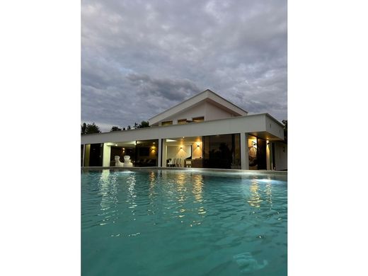 郊区住宅  Pereira, Departamento de Risaralda