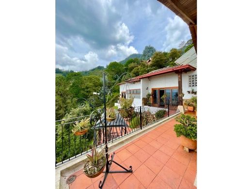 منزل ريفي ﻓﻲ Envigado, Departamento de Antioquia