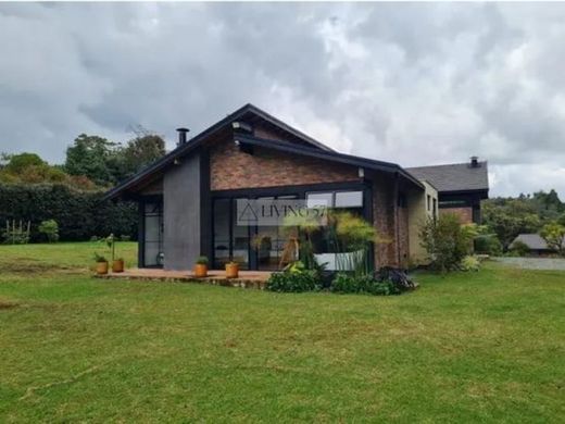 منزل ﻓﻲ Envigado, Departamento de Antioquia