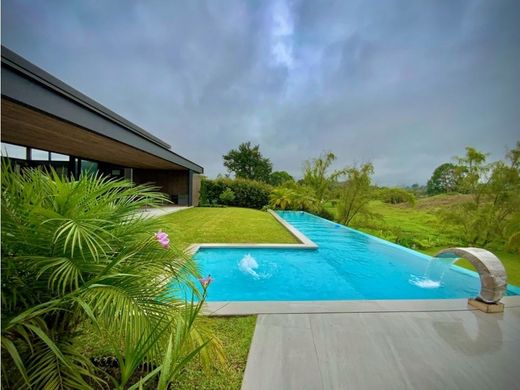 منزل ريفي ﻓﻲ Rionegro, Departamento de Antioquia