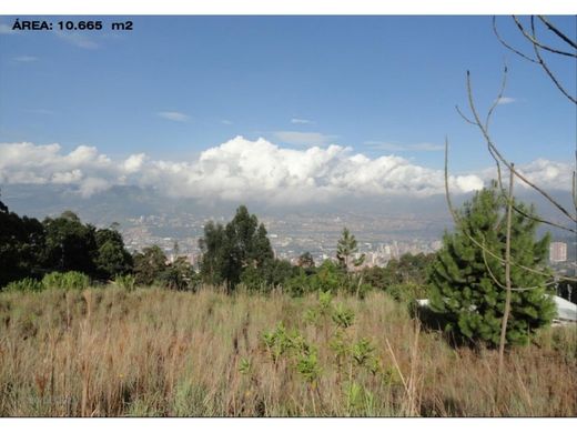 أرض ﻓﻲ ميديلين, Medellín