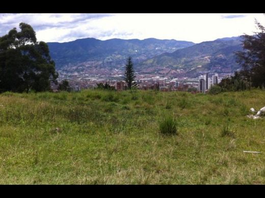 ‏קרקע ב  מדיין
, Medellín