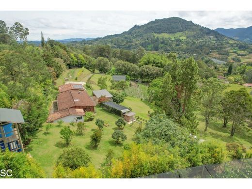 컨트리하우스 / La Ceja, Departamento de Antioquia