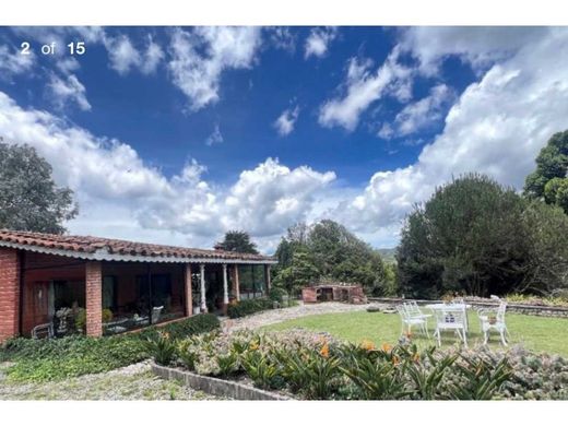 メデリン, Medellínのカントリーハウス