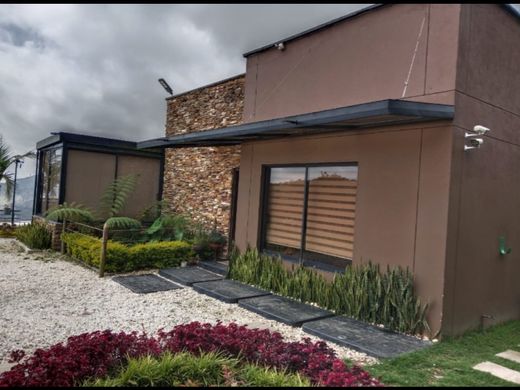 منزل ﻓﻲ Envigado, Departamento de Antioquia