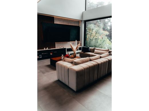 منزل ﻓﻲ Envigado, Departamento de Antioquia