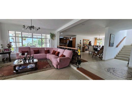 Köy evi Girardota, Departamento de Antioquia