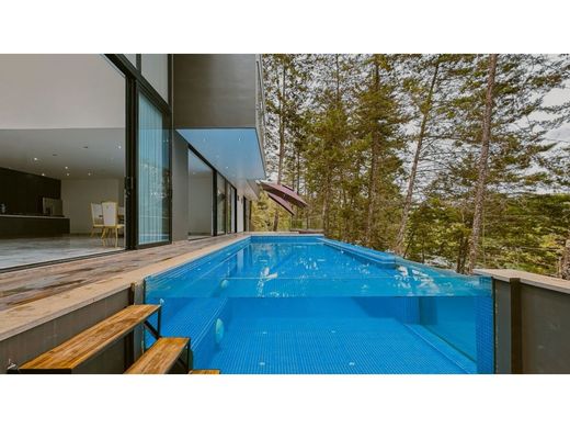 컨트리하우스 / El Peñol, Yarumal