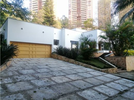 Medellín, Departamento de Antioquiaの高級住宅