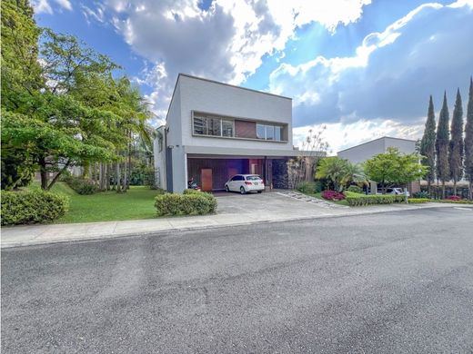 Загородный Дом, Медельин, Medellín