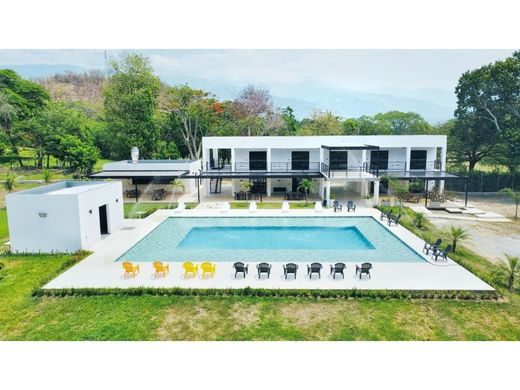 ﻣﻨﺰﻝ ﺭﻳﻔﻲ/ ﺑﻴﺖ ﻤﺰﺭﻋﺔ ﻓﻲ Santa Fe de Antioquia, Santafé de Antioquia