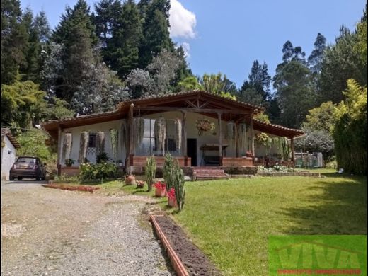 ‏בתים כפריים או חוות ב  Guarne, Departamento de Antioquia