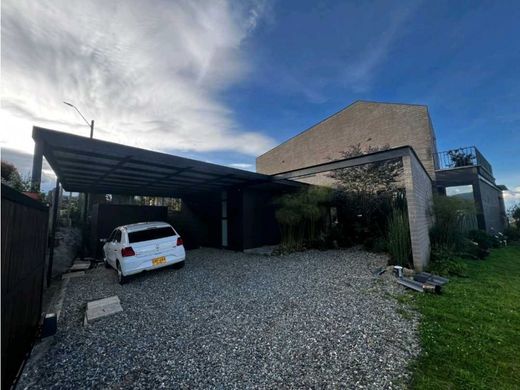 منزل ﻓﻲ Envigado, Departamento de Antioquia