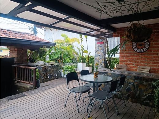 Luxury home in El Peñol, Yarumal