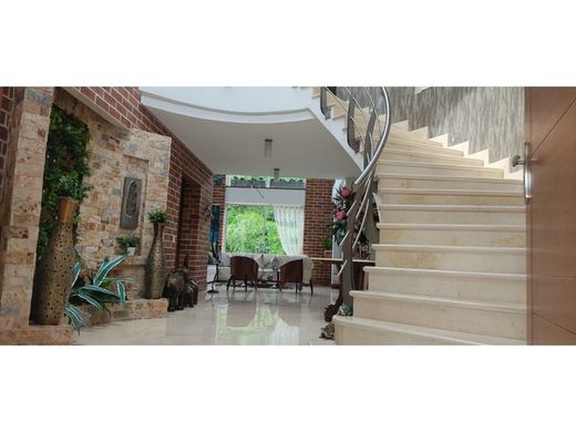 منزل ريفي ﻓﻲ Envigado, Departamento de Antioquia