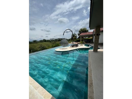 郊区住宅  Pereira, Departamento de Risaralda