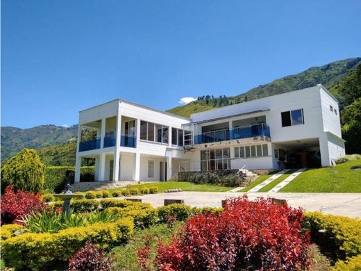 ﻣﻨﺰﻝ ﺭﻳﻔﻲ/ ﺑﻴﺖ ﻤﺰﺭﻋﺔ ﻓﻲ Barbosa, Departamento de Antioquia