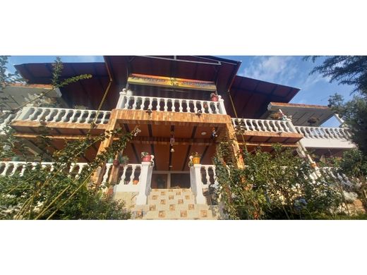 ‏בתים כפריים או חוות ב  Dosquebradas, Departamento de Risaralda