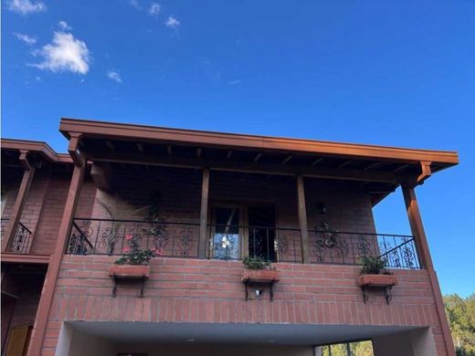 منزل ريفي ﻓﻲ Envigado, Departamento de Antioquia