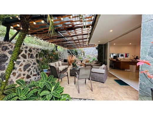 منزل ﻓﻲ Envigado, Departamento de Antioquia