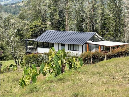 컨트리하우스 / Envigado, Departamento de Antioquia