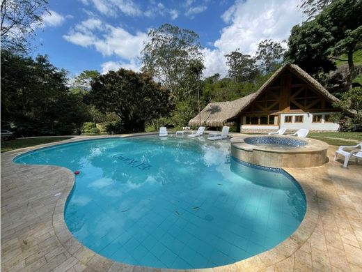 ‏בתים כפריים או חוות ב  Girardota, Departamento de Antioquia