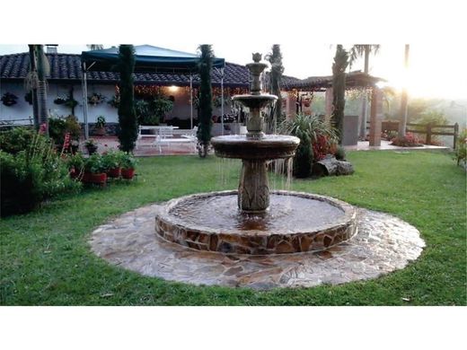 Загородный Дом, Santuario, El Santuario