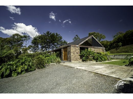 컨트리하우스 / La Ceja, Departamento de Antioquia