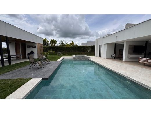 Загородный Дом, Перейра, Pereira