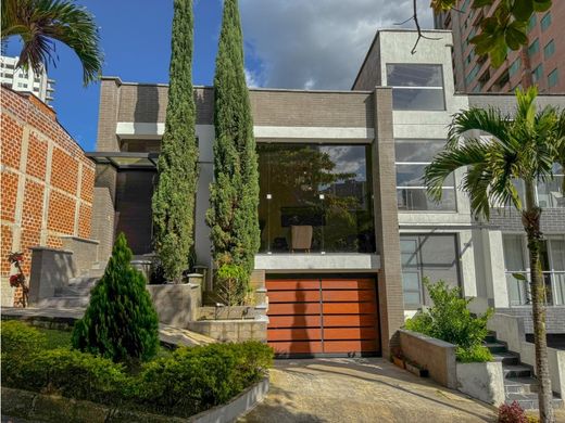 호화 저택 / Sabaneta, La Estrella