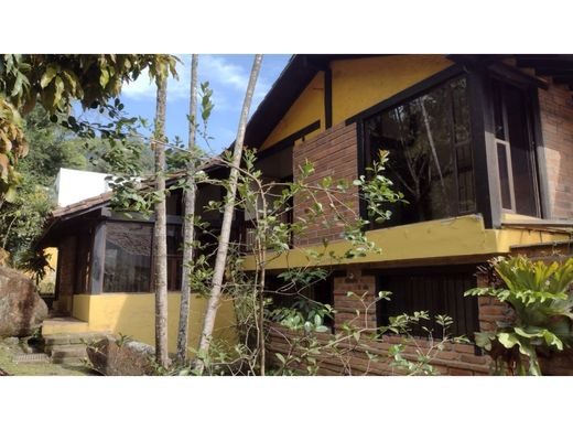 منزل ريفي ﻓﻲ Medellín, Departamento de Antioquia